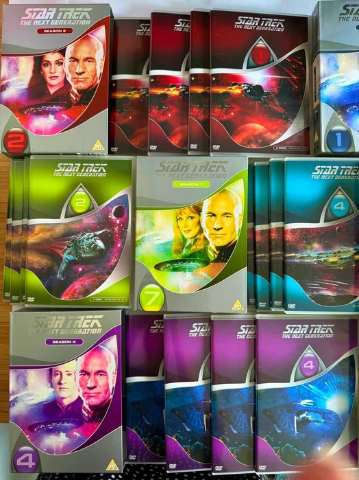 VAND Colectia video STAR TREK Sezon 1 - Sezon 2- Sezon 3 - Sezon 4 - Sezon 5 - Sezon 6 - Sezon 7 sunt 49 DVD-uri IN TOTAL