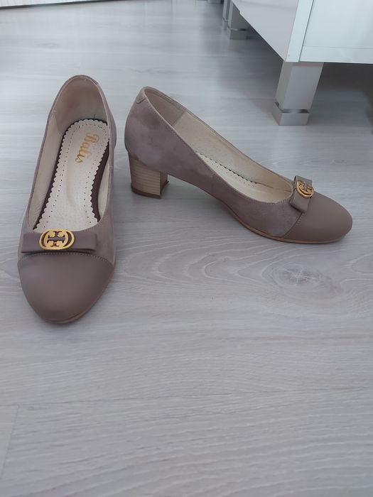 Нови дамски обувки на дебел ток