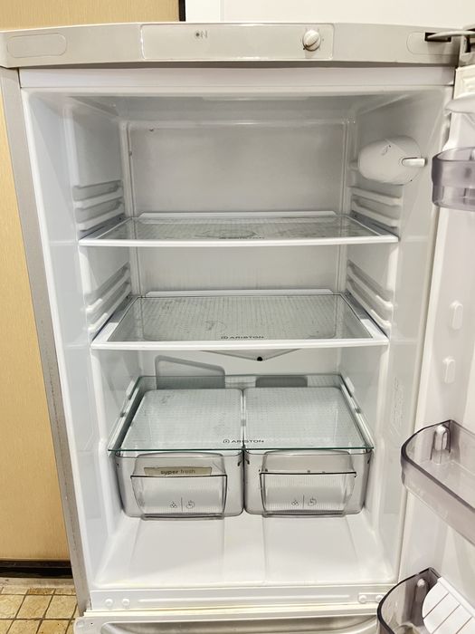 Продам холодильник Ariston