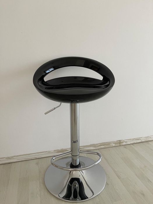 Scaun negru ajustabil