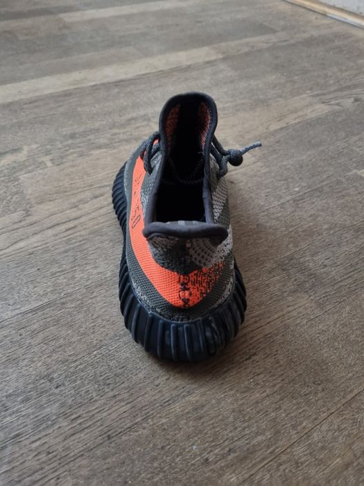 Vând Adidas Yeezy Boost 350 V2 Carbon Beluga