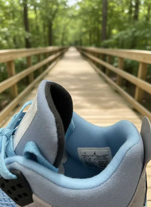 Jordan 4 Retro UNIVERSITY Blue