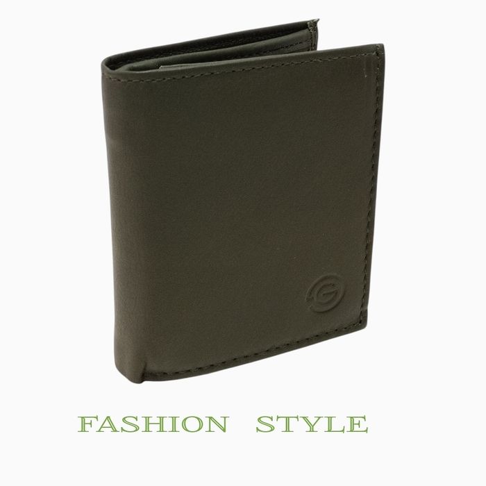 Малък червен и зелен портфейл от естествена кожа