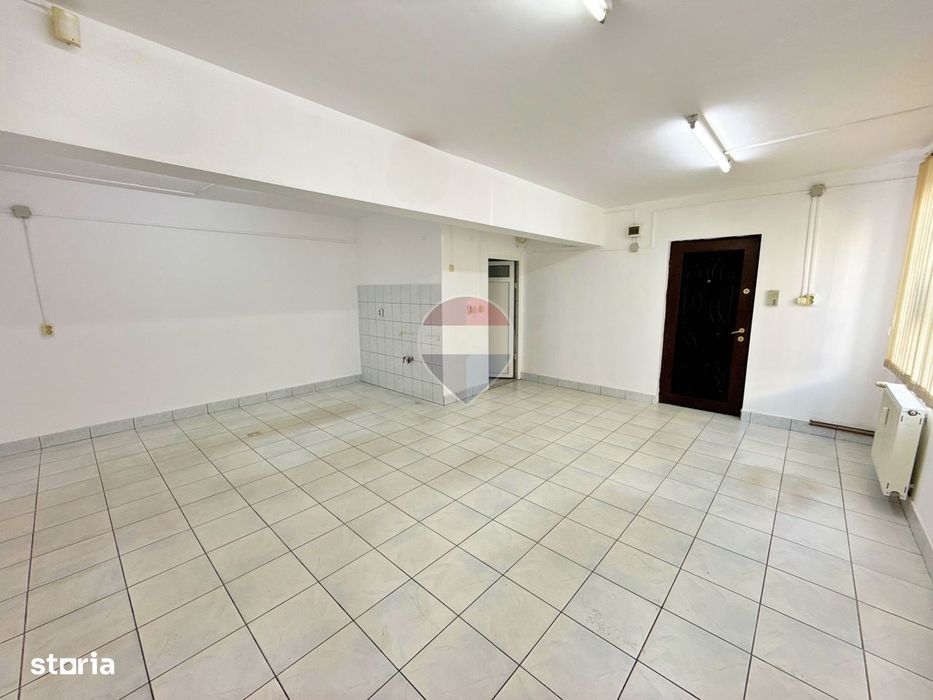 Spațiu comercial de închiriat în Confecții/Arad