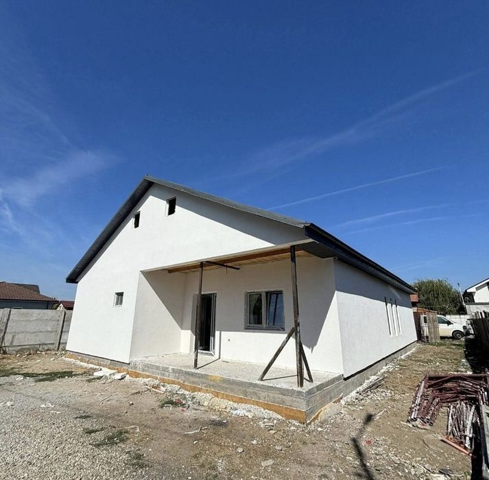 Vindem case din structura metalica învelite cu panouri