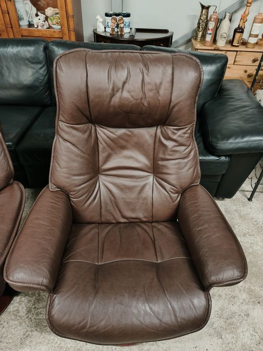 Комплект от две Relax кресла с табуретка от естествена кожа