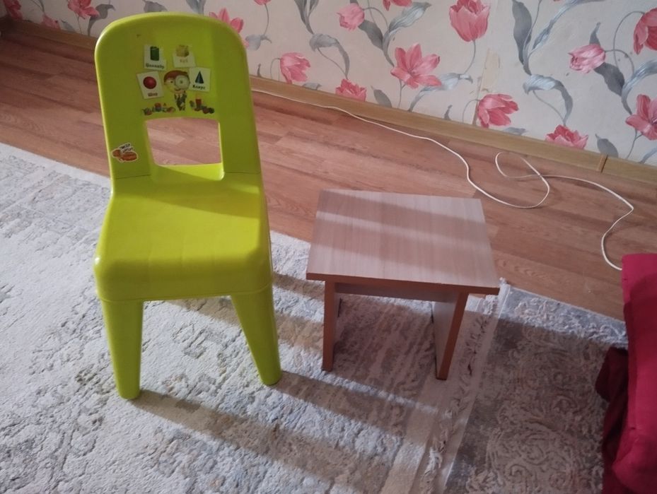 Стул и табурет отдам за 500