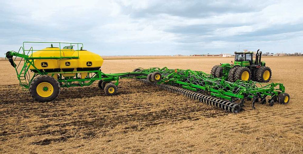 Продам сеялку John Deere 1830.