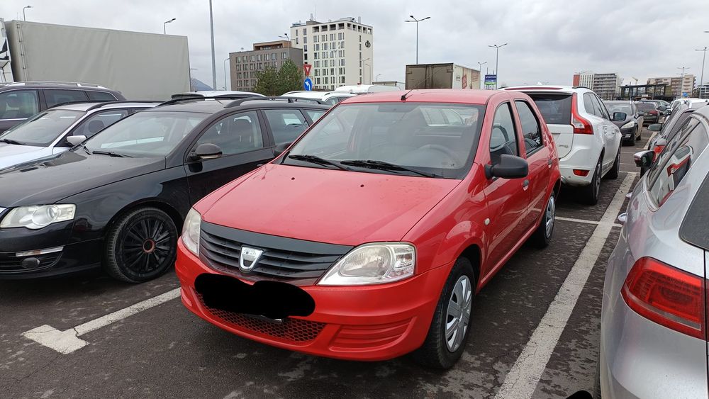 Vând Dacia Logan