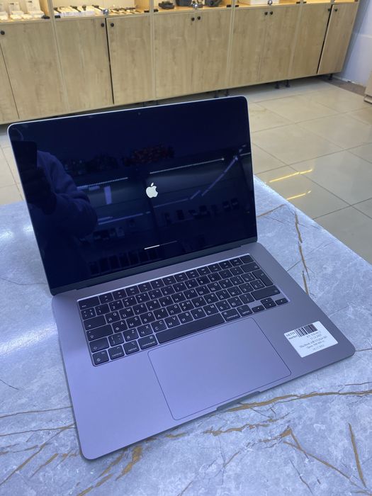 MacBook Air M3 2024