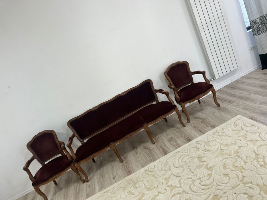 Set salon regal vintage din Castelul Bran – canapea + 2 fotolii