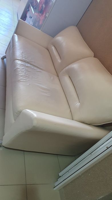 Продам мебель диван, стол книжка 3м.,