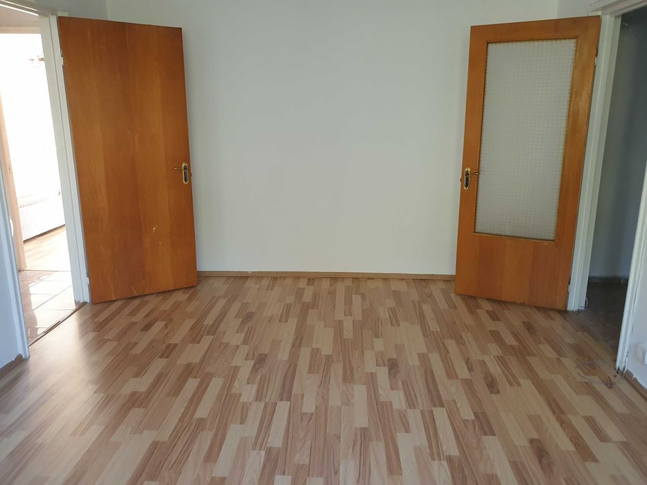 Proprietar vand apartament 3 camere la 7 minute de metrou, Emil Racovita, Piata Straduintei,  liber