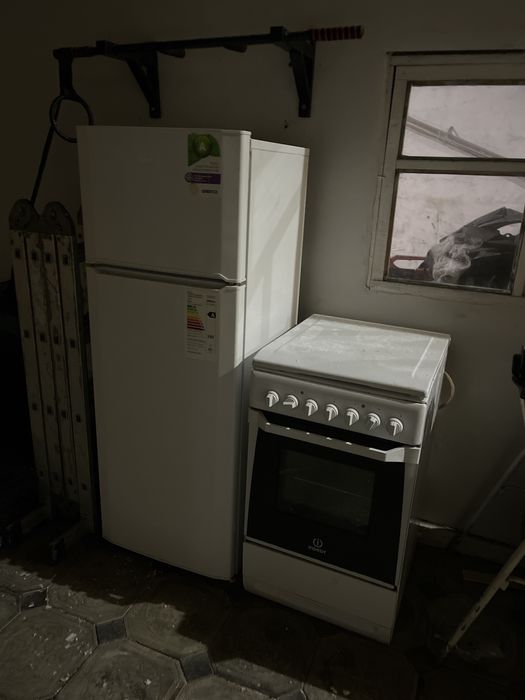 Продаю электрическую плиту и холодильник электрическую плита