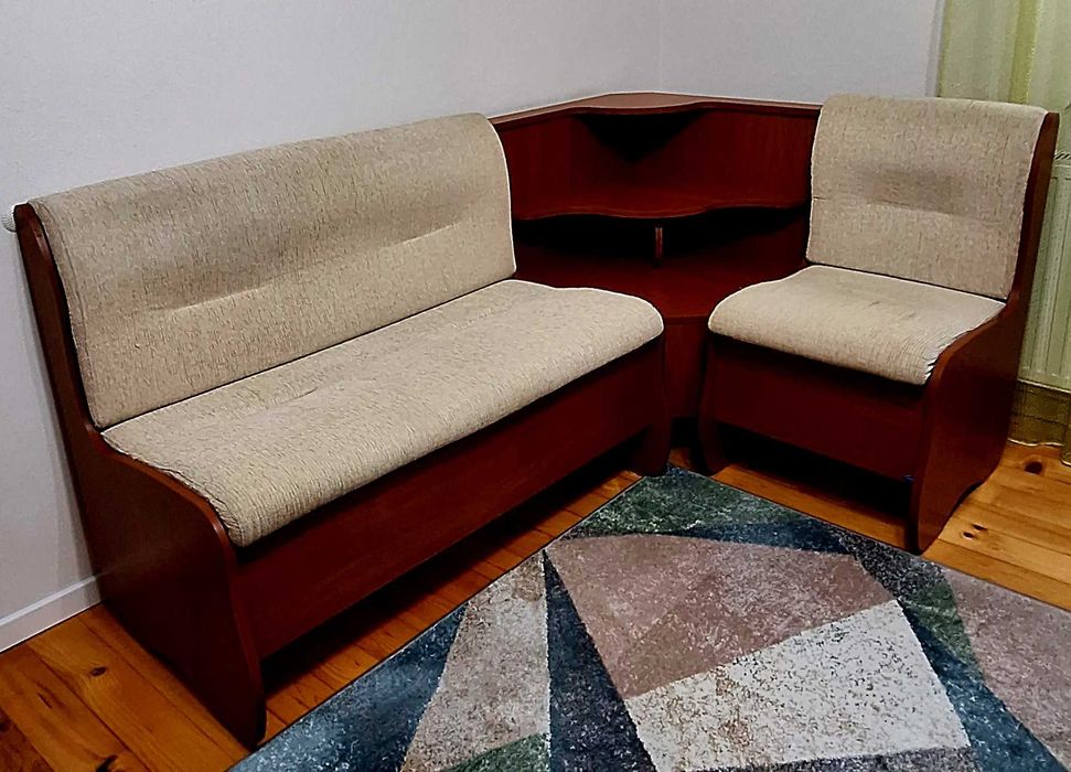 Vand coltar  masa si scaune de bucatarie comoda tv