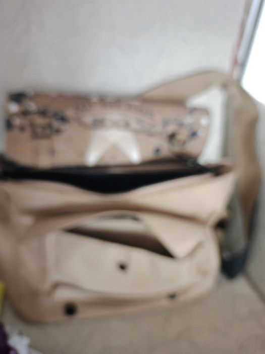 Продам сумку  чере плечо