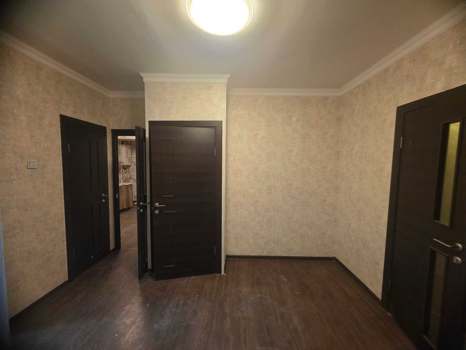 Srochno sotiladi! 2 xonali kvartira, Yangi Hayot 9, 1-qavat