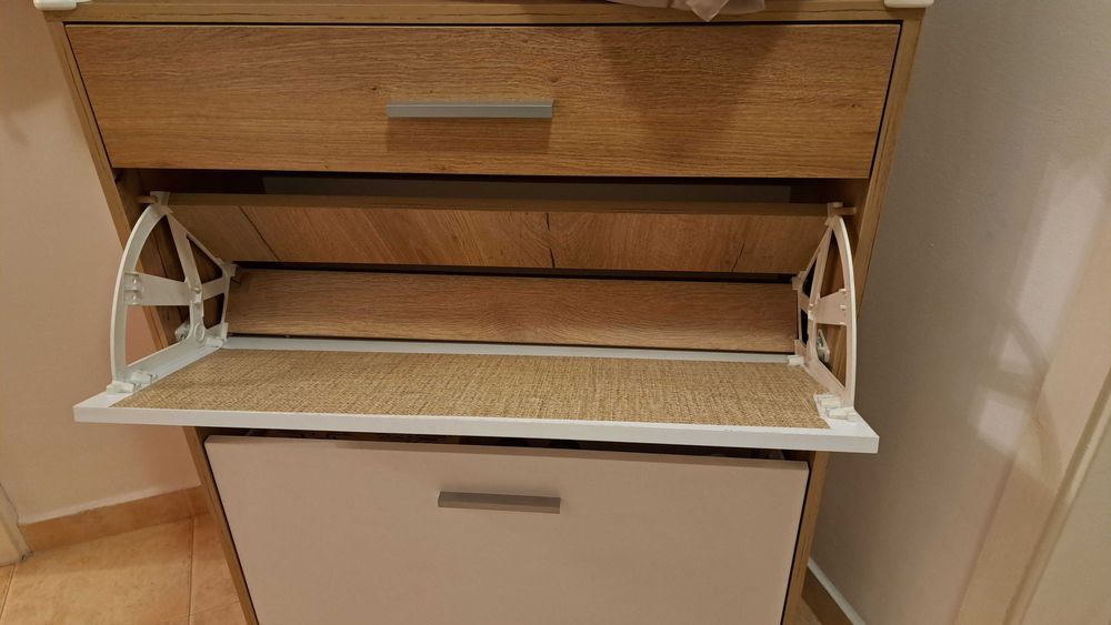 Висок шкаф за обувки