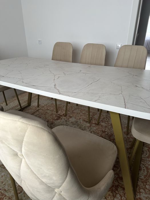 Кухонный стол и 8 стульев