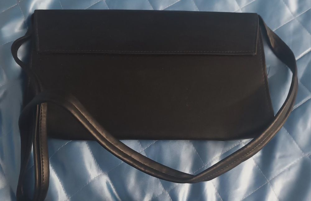 Дамска чанта с дълга дръжка