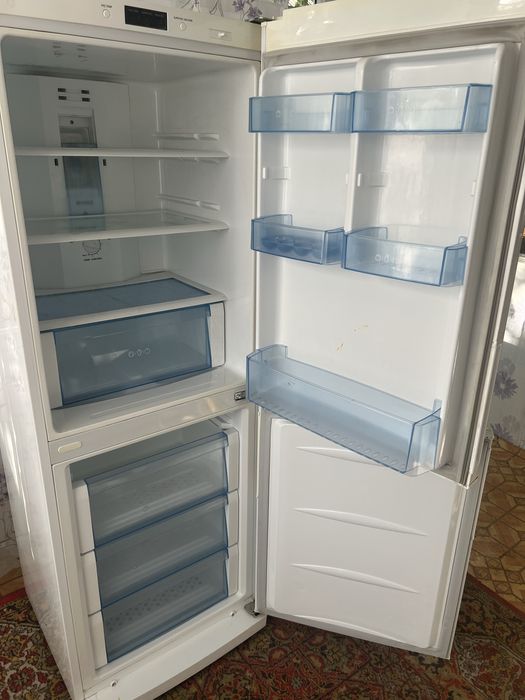 Продам Холодильник с Машинкой