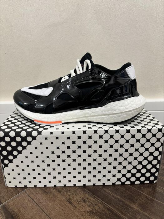 Обувки, маратонки