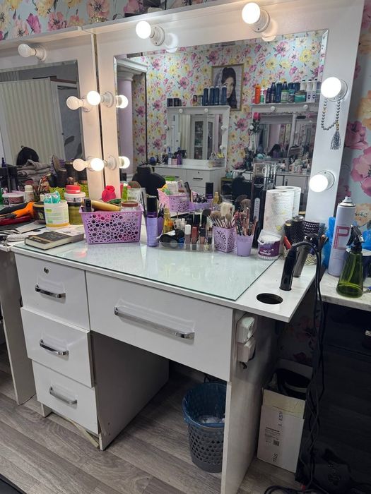 Продам мебель для салона красоты срочно