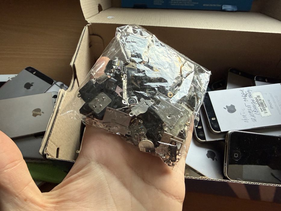 Всякакви iPhone за части