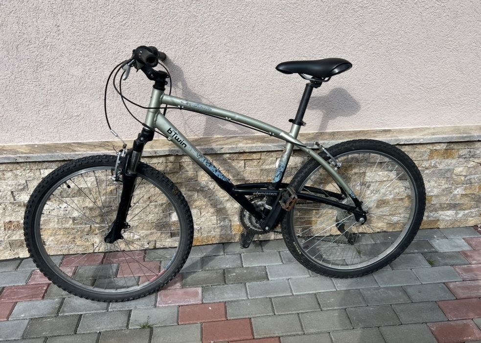 Biciclete, mai multe modele.