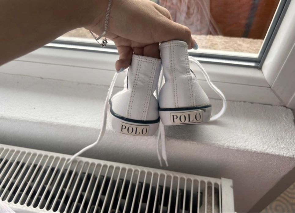 Adidași tip high-top albi pentru copii