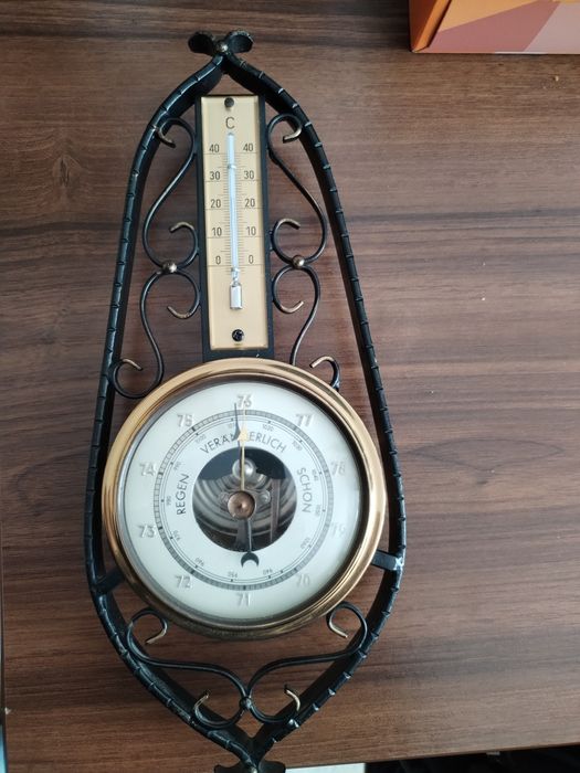 Vând barometru german cu termometru