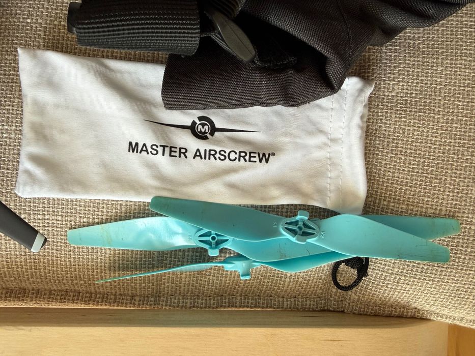 Продавам DJI Mavic Air Fly More Combo (Onyx Black)