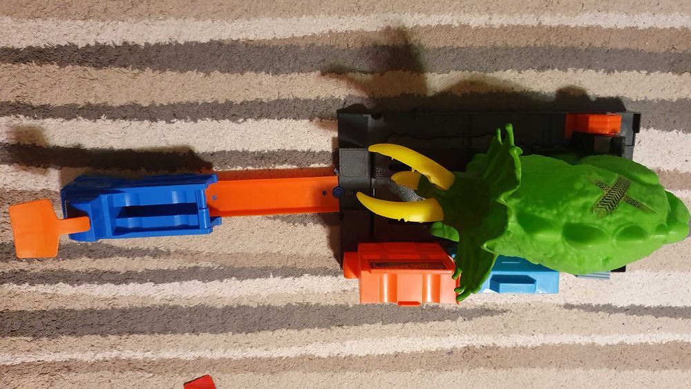 Писта Hotwheels Динозавър