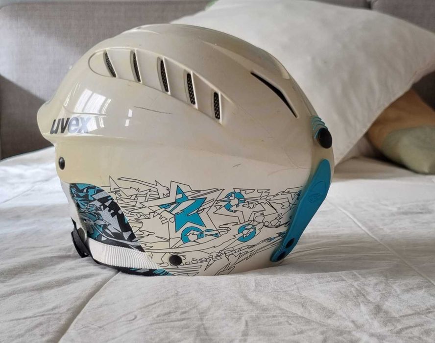 Детска ски каска Uvex, размер 52см