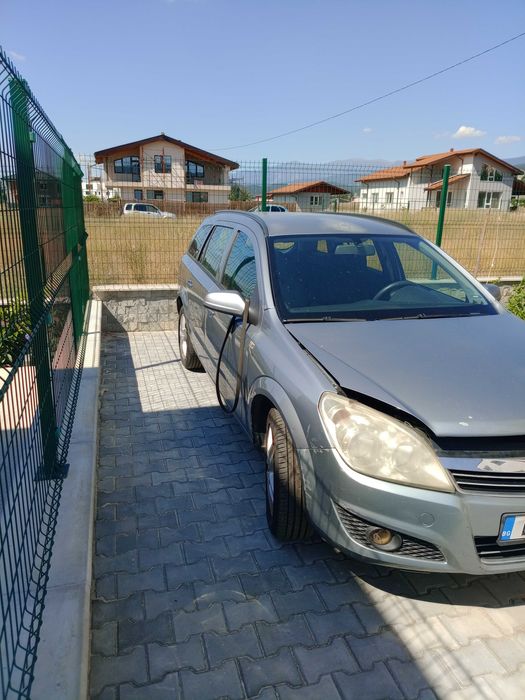 Продавам Астра H за части 2007 г. 1,7 CDTI 101  коня 1000евро