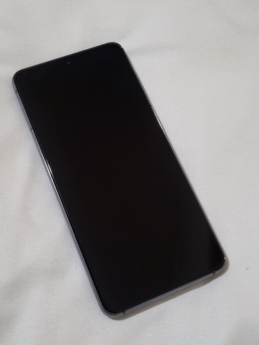 Samsung s21.   128/8gb