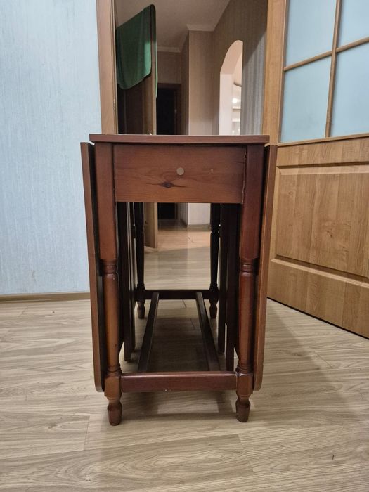 Продам стол книжка