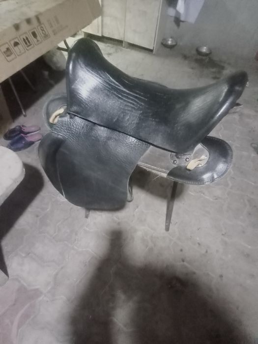 В продаже два седла