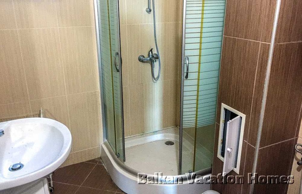 Просторен тристаен апартамент в комплекс в покрайнините на Балчик