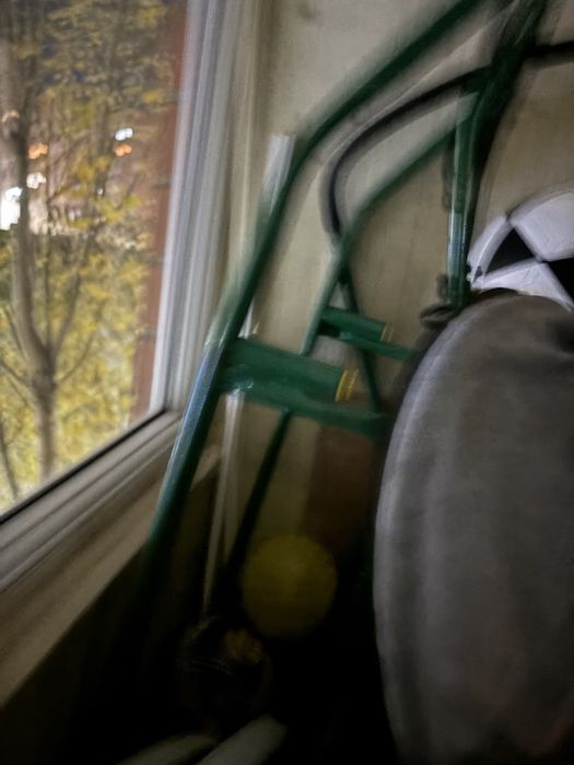 Продаю санки зеленого цвета.