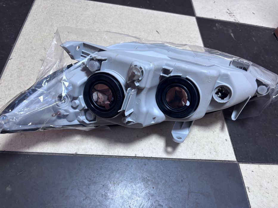 Фары Camry 35 новые