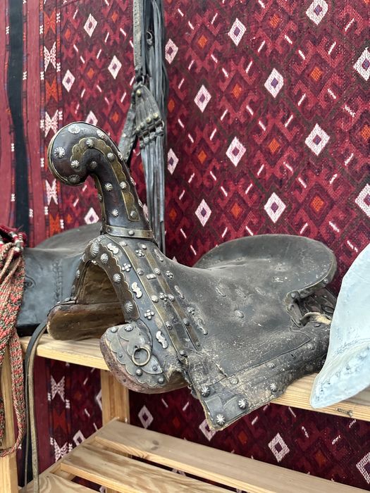Антикварные седла