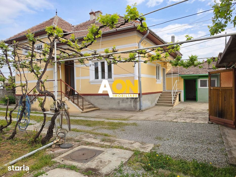 Casa 4 camere, 2 garaje, 652 mp teren, zona exclusivista, Cetate