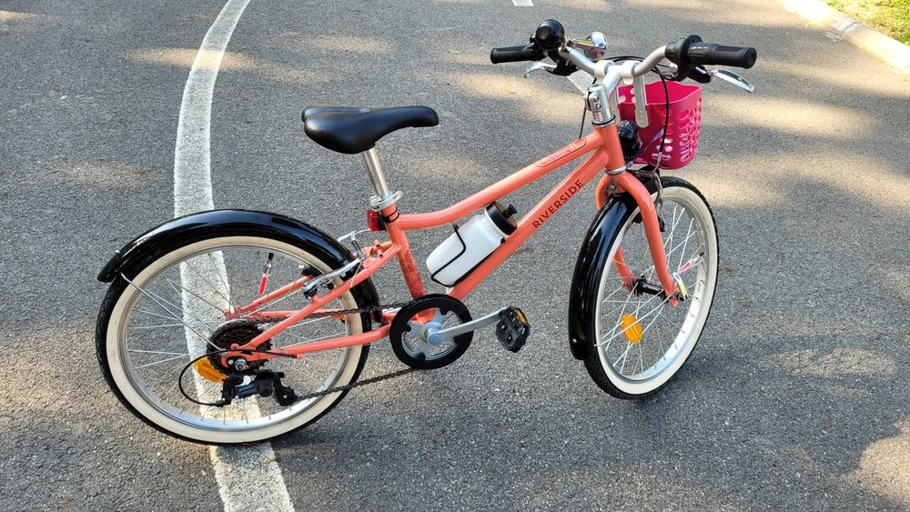Bicicleta RIVERSIDE 20" coral + CRIC, roti ajutatoare, CASCA bonus