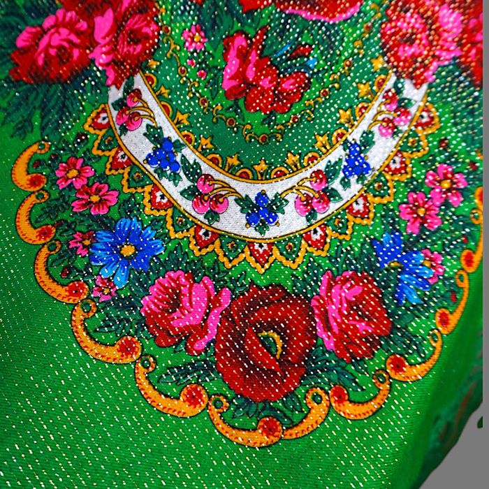 Basma veche din lana virgina , sal traditional mare 130 cm x 130 cm