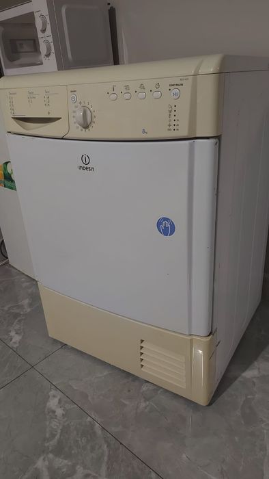 Офисная мебель и техника