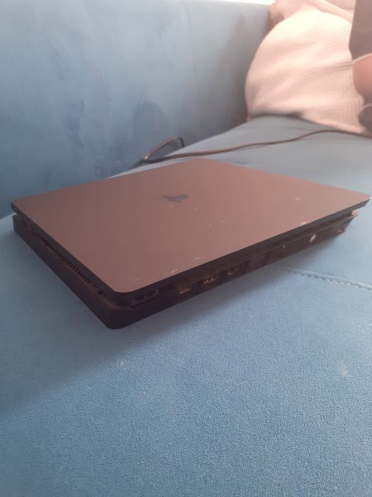 PlayStation 4 slim +4 игры