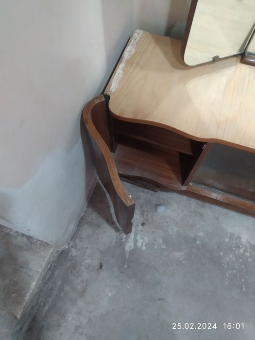 Продам трюмо трильяж.