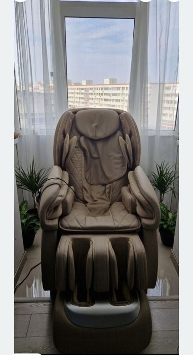 Scaun masaj Komoder Luxury 4D folosit foarte putin