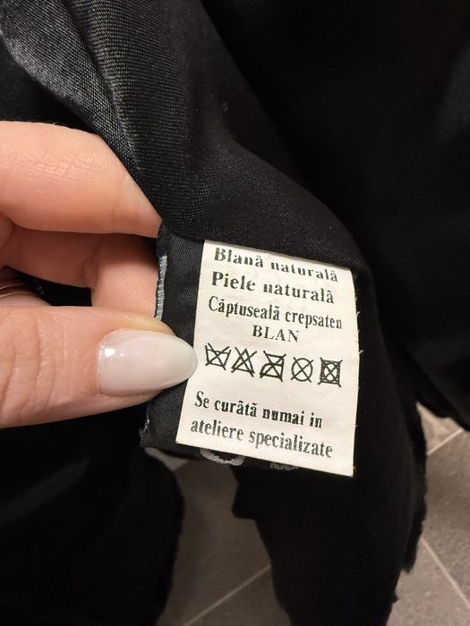 Haină din blană naturală astrakhan cu vulpe